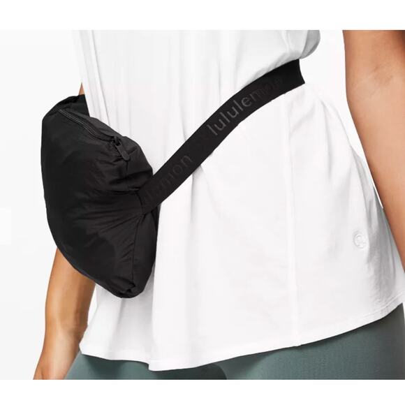 LULULEMON Black Seek the Sky Jacket Packable Water Resistant Women Size 10 or 12 - Picture 4 of 11